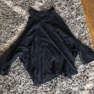 SHOULDER CUT OUT CROP TOP